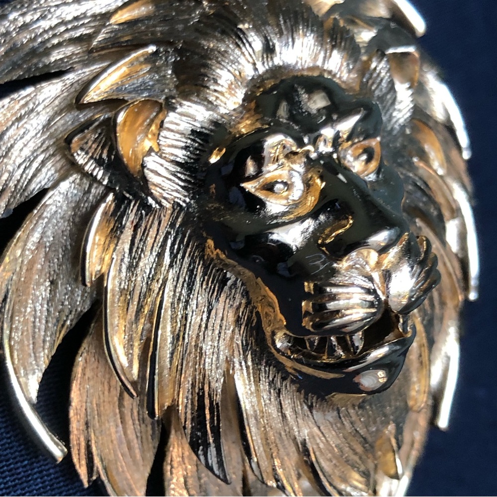 Vintage Trifari Lion Hidden Watch Necklace,  Original Tag, MINT - Picture 3 of 13
